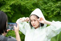 本番前に記念撮影する小久保柚乃