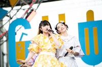柏木ひなた（左）と風見和香（右）。