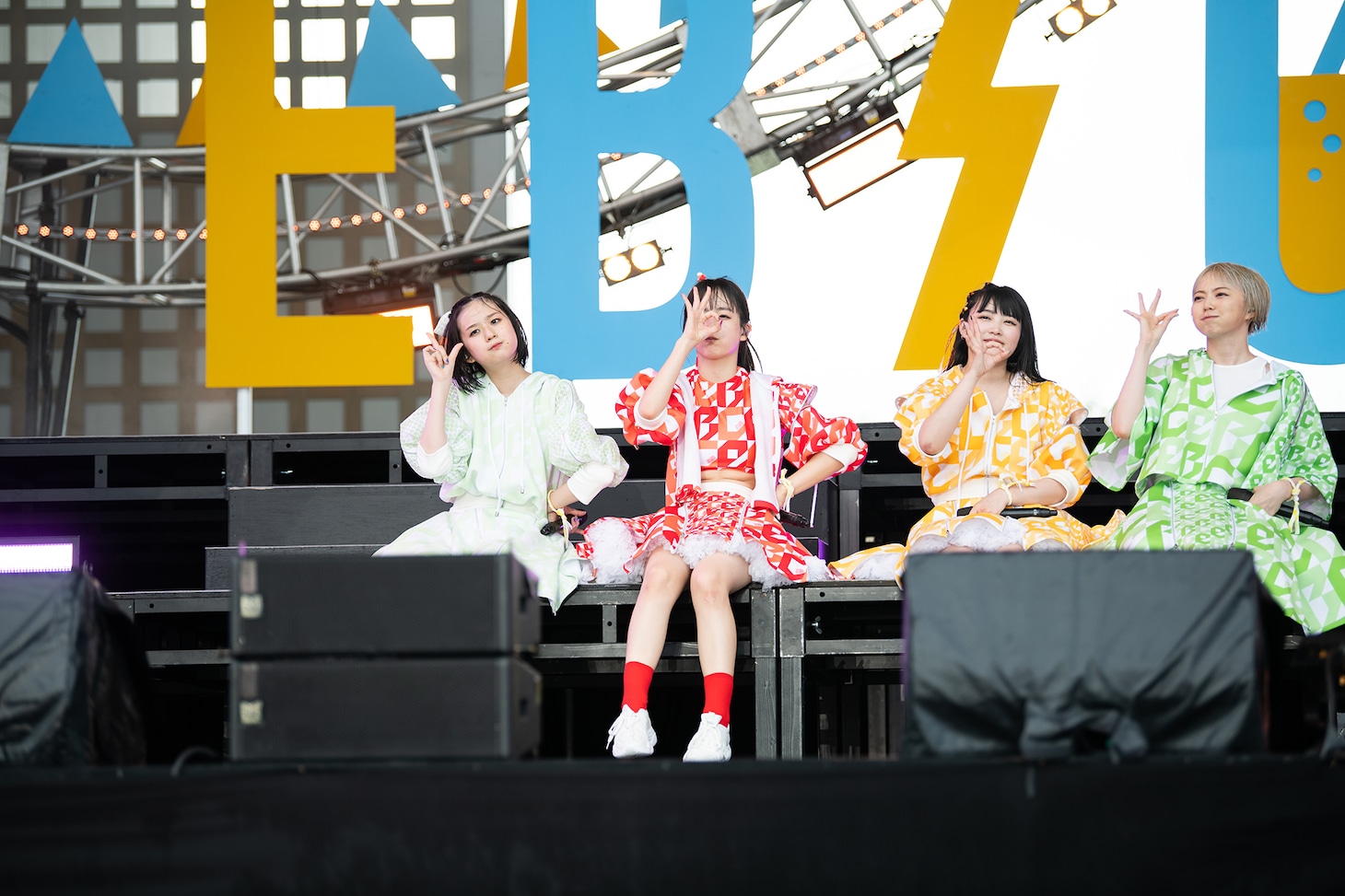 左から小久保柚乃、桜木心菜、柏木ひなた、安本彩花。