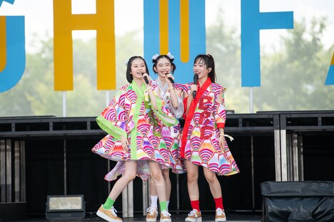 左から小久保柚乃、風見和香、桜木心菜。