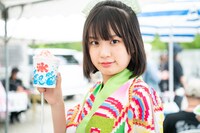 かき氷をゲットした小久保柚乃。