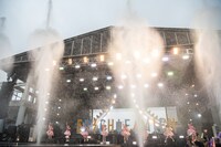 豪快な水しぶきを上げるウォーターキャノン。