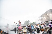 「エビ中 夏のファミリー遠足 略してファミえん in 山中湖 2022」1日目の様子。