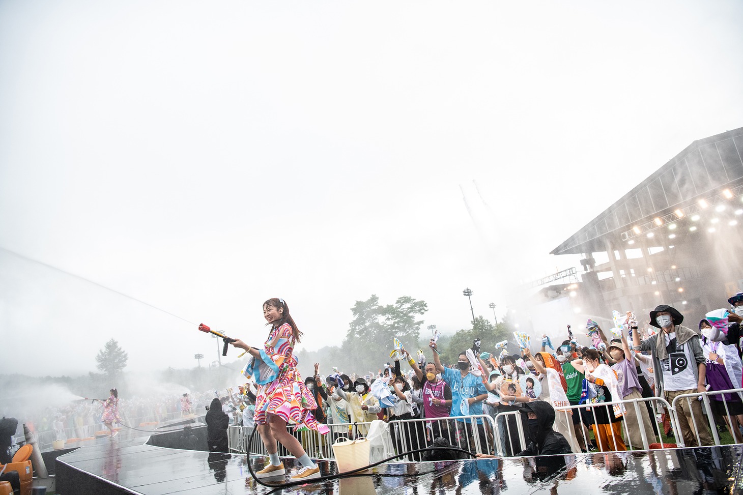 「エビ中 夏のファミリー遠足 略してファミえん in 山中湖 2022」1日目の様子。