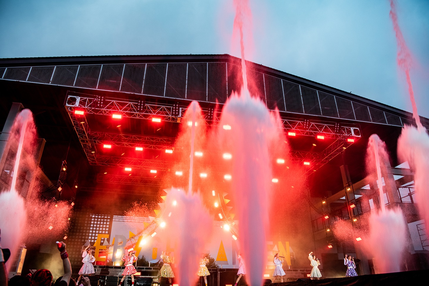 「エビ中 夏のファミリー遠足 略してファミえん in 山中湖 2022」1日目の様子。