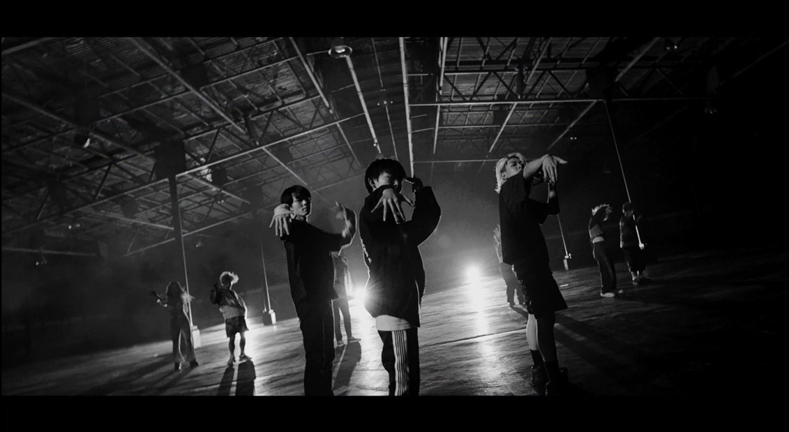 「Nightmare」MVより。