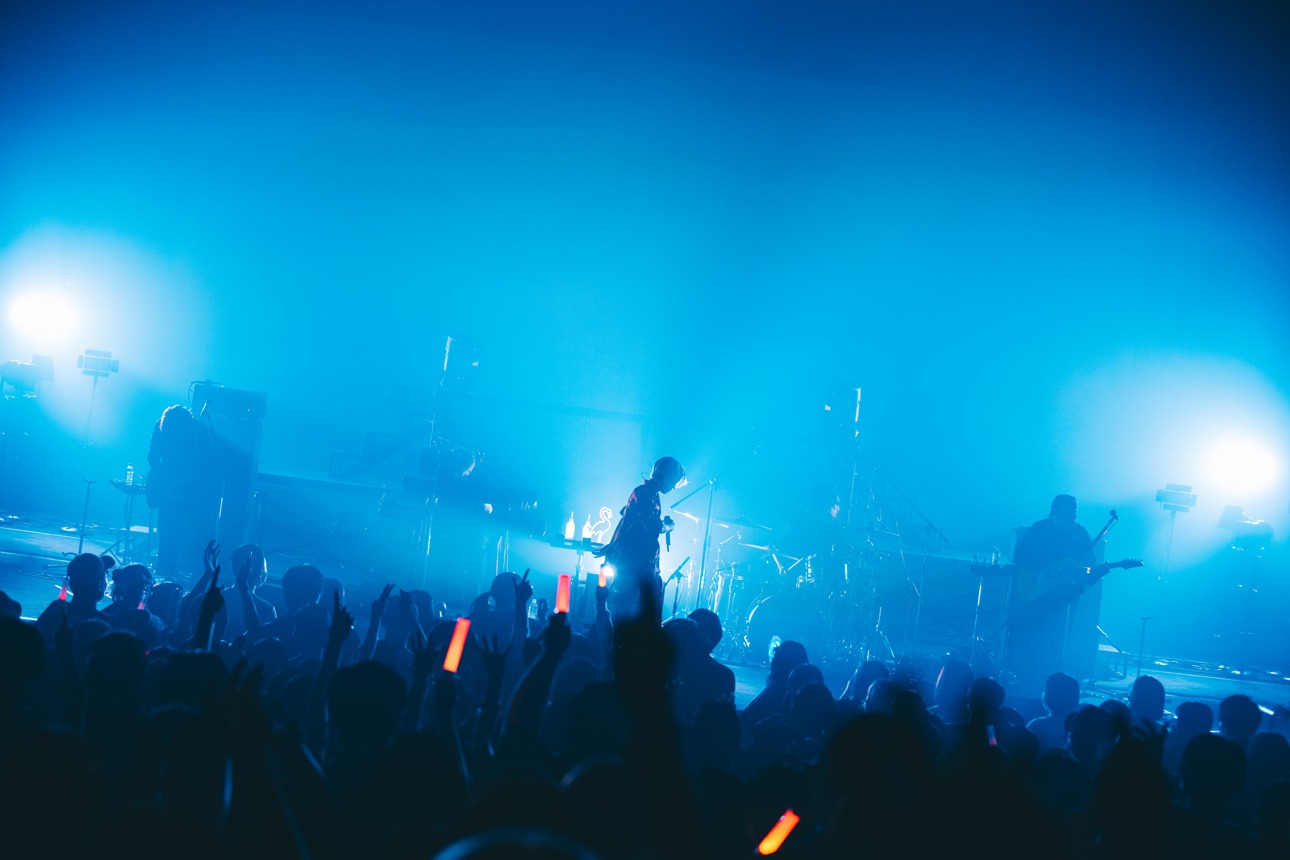 「syudou Live 2022『加速』」より。（Photo by Shingo Tamai）