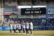 ONE N' ONLYのスペシャルライブの様子。（球団提供）