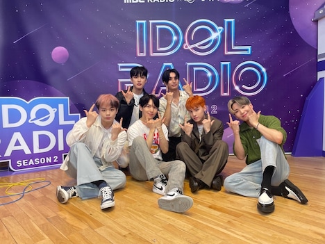 公開生放送の様子。（JO1 Twitter @official_jo1より）