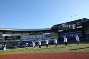 ONE N' ONLY、ZOZOマリンで球団歌熱唱！REIは“ライトスタンドから見ていた場所”に立ち感涙