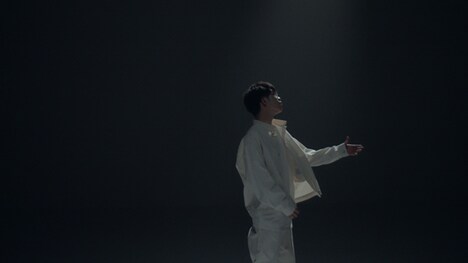 川崎鷹也「366日」ミュージックビデオより。