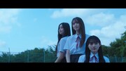 乃木坂46「バンドエイド剥がすような別れ方」ミュージックビデオより。