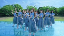 乃木坂46「バンドエイド剥がすような別れ方」ミュージックビデオより。