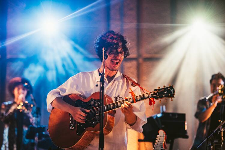 Roth Bart Baronが10人編成で壮大な演奏繰り広げた初の野音公演 中村佳穂を迎えた新曲も初披露 ライブレポート 写真35枚 音楽 ナタリー Roth Bart Baronが10人編成で壮大な演奏繰り広げた初の野音公演 中村佳穂を迎えた新曲も初披露 ライブレポート 写真35枚 音楽 ナタリー