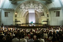 「尾崎世界観の日 特別篇2022」よりヨネダ2000のステージの様子。（撮影：関信行）