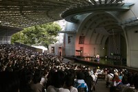 「尾崎世界観の日 特別篇2022」より尾崎世界観のステージの様子。（撮影：関信行）