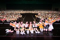 人気画像5位は「NiziUの全国ツアーが福岡で開幕、初単独公演で『私たちの夢が叶いました！』」より、「NiziU Live with U 2022 "Light it Up”」福岡・西日本総合展示場 新館公演の様子。（撮影：田中聖太郎）