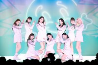 人気画像7位は「NiziUの全国ツアーが福岡で開幕、初単独公演で『私たちの夢が叶いました！』」より、NiziU。（撮影：田中聖太郎）