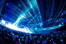 「NiziU Live with U 2022 "Light it Up”」福岡・西日本総合展示場 新館公演の様子。（撮影：田中聖太郎）