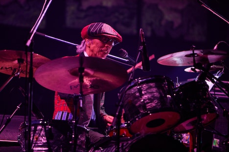 屋敷豪太（Dr）（撮影：俵和彦）