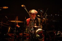 屋敷豪太（Dr）（撮影：俵和彦）