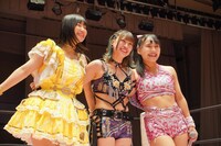 左から、らく、乃蒼ヒカリ、渡辺未詩。