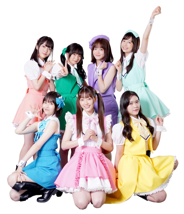 後列左から伊礼姫奈、和田美羽、SOYO、GUMI。前列左からMOMO、中村里帆、KANO。