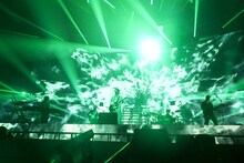 Mrs. GREEN APPLE「延々」のライブ映像より。