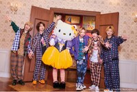 ハローキティ（中央）とCUBERS。