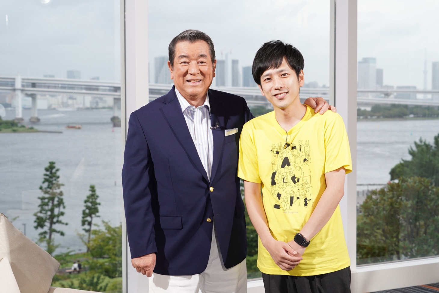 左から加山雄三、二宮和也（嵐）。 (c)日本テレビ