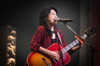 岸谷香（撮影：沼田孝彦 [DRAGONPRESS]）