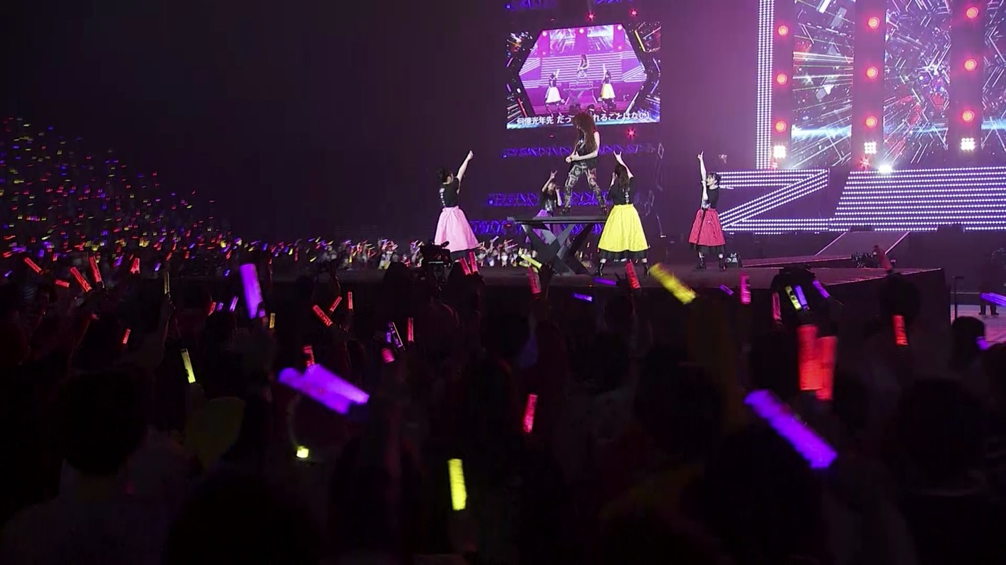 ももいろクローバーZ「猛烈宇宙交響曲・第七楽章『無限の愛』」ライブ映像より。