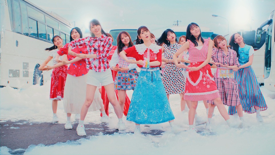 乃木坂46「ジャンピングジョーカーフラッシュ」ミュージックビデオより。