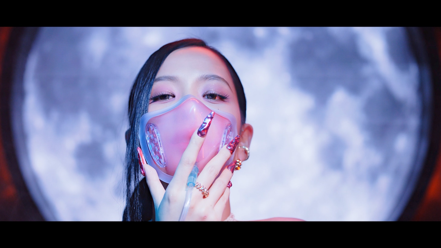 BLACKPINK「Pink Venom」ミュージックビデオより。