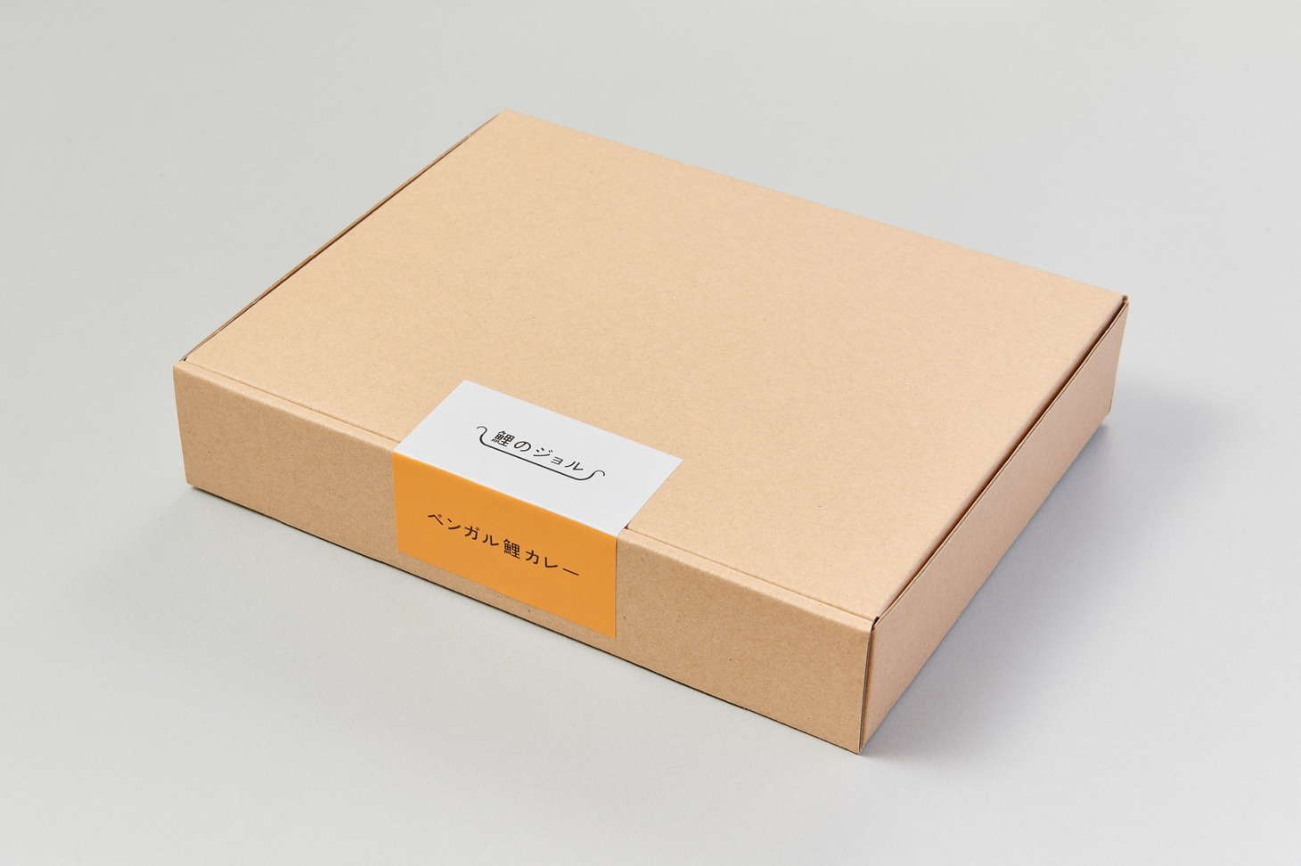 石濱匡雄×U-zhaan「鯉のジョル ベンガル鯉カレーキット」パッケージ