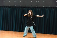 踊るWACK加藤氏。