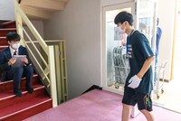 候補生がペア継続か解消を伝える様子。