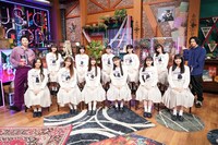 左から田中圭、乃木坂46 5期生、千葉雄大。(c)日本テレビ