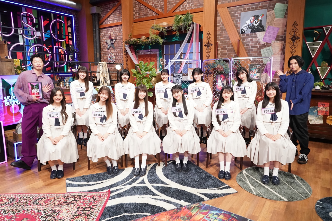 左から田中圭、乃木坂46 5期生、千葉雄大。(c)日本テレビ