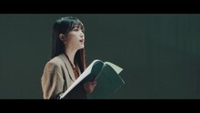 乃木坂46「僕が手を叩く方へ」ミュージックビデオのワンシーン。