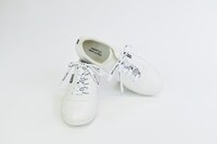 「Perfume Closet」より発売されるスニーカー。