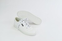 「Perfume Closet」より発売されるスニーカー。