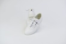 「Perfume Closet」より発売されるスニーカー。