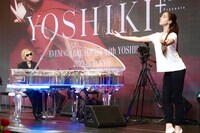 左からYOSHIKI、ネリア・イワノワ。(c)日本テレビ