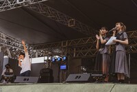 夏輝、豆柴の大群のアイカ・ザ・スパイとハナエモンスター。