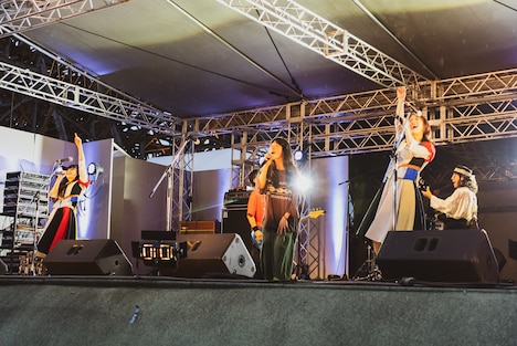 「UNDER THE SCREAM!! 2022」スペシャルコラボライブの様子。