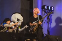 「UNDER THE SCREAM!! 2022」スペシャルコラボライブの様子。