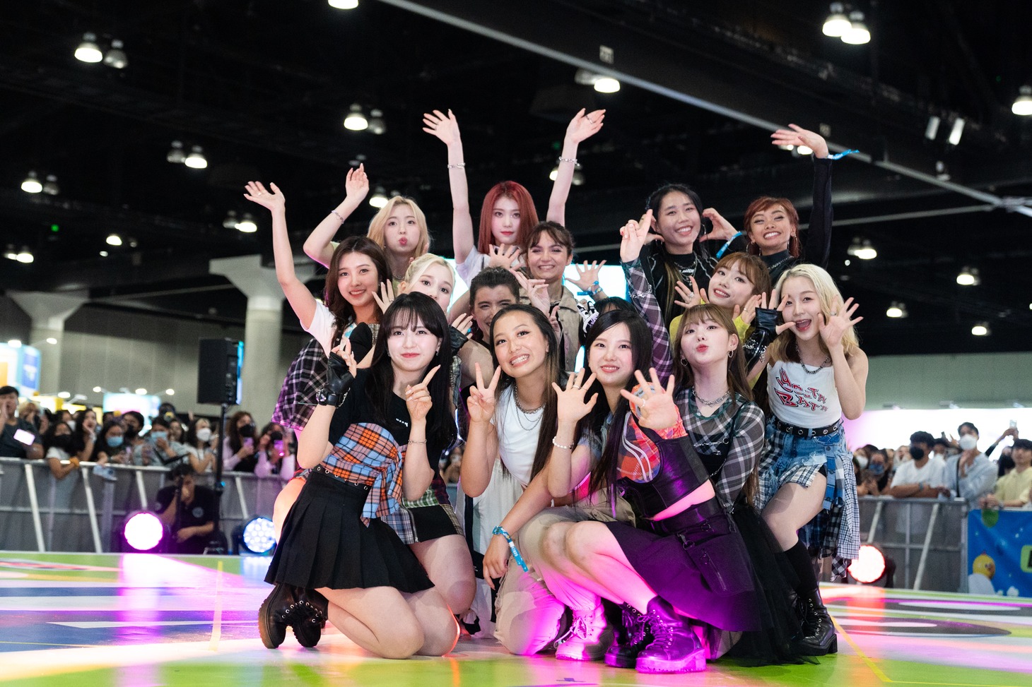 ファンと交流するKep1er。 (c)CJ ENM Co., Ltd, All Rights Reserved