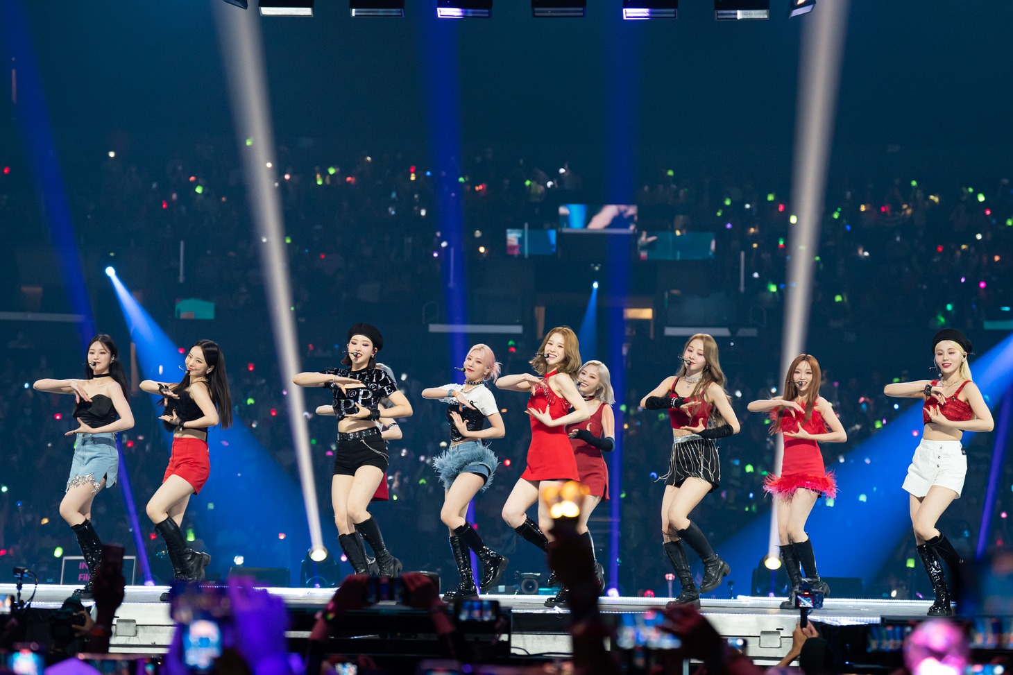 LOONA (c)CJ ENM Co., Ltd, All Rights Reserved
