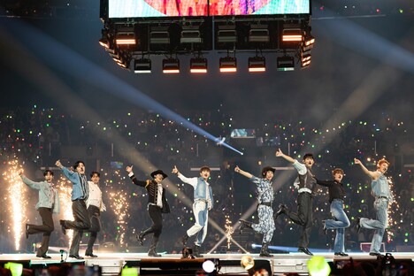 「That That（prod. & feat. SUGA of BTS）」を披露するTO1。 (c)CJ ENM Co., Ltd, All Rights Reserved